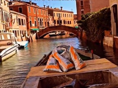 Woman reveals genius trick for getting a free Venice gondola tour
