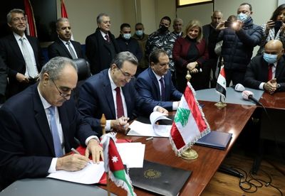 Lebanon signs power deal with Jordan, Syria to boost ailing grid
