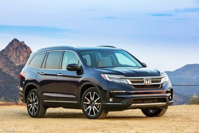 Edmunds: 2022 Nissan Pathfinder vs. 2022 Honda Pilot