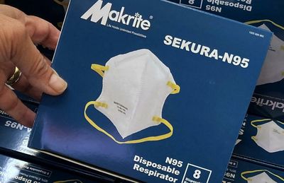 US to begin distributing 400m free N95 masks to pharmacies and health centers