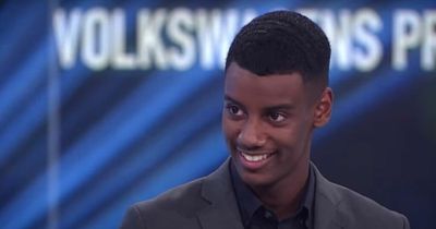 Alexander Isak's Arsenal transfer stance emerges after failed Dusan Vlahovic move