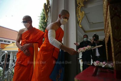 Cop who killed doctor leaves monkhood with dad