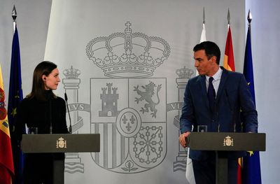 Spanish PM warns Russia of massive sanctions if it invades Ukraine