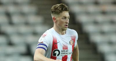 Denver Hume completes Portsmouth transfer after 13 years with Sunderland