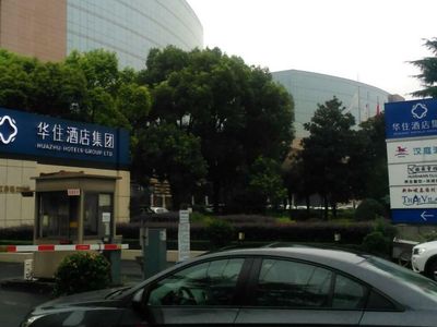 Huazhu Ends 2021 with Omicron Hit, Seen Lingering Into 2022