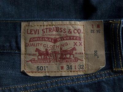 Technical Analysis Ahead Of Levi Strauss Earnings: Could This Be A Turning Point?