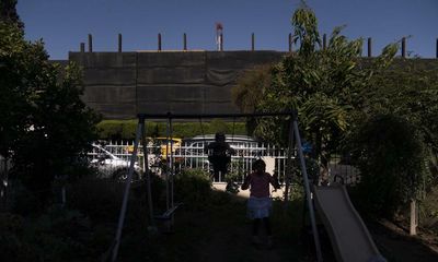 Los Angeles city council votes to ban new urban oil and gas drilling in historic move