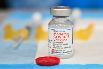 Moderna begins trial of Omicron-specific vaccine booster