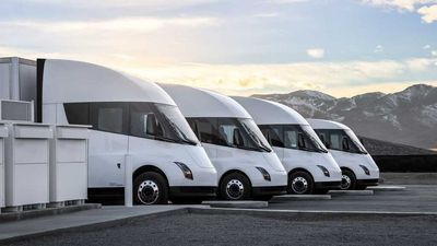 Check Out Four Tesla Semi At A Megacharging Station
