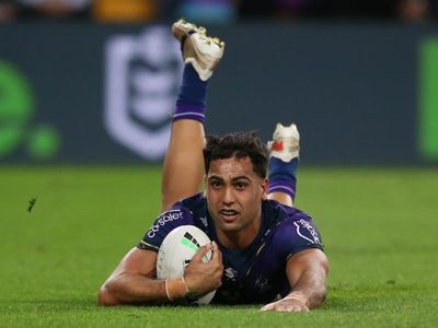 Smith, Howarth re-sign with Storm