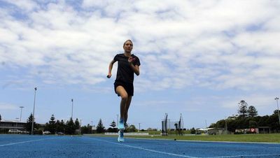 Rose Davies defends Australia 10k title in strong start to 2022