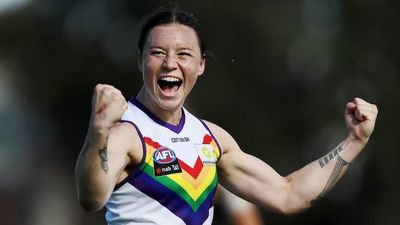 AFLW Round Four: Fremantle maintain unbeaten start to season with win over Collingwood