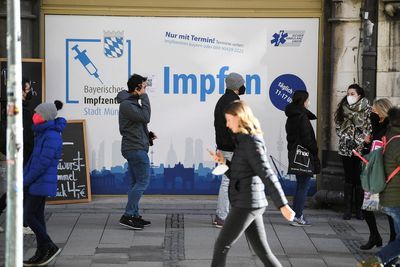 German daily COVID cases rise above 200,000, causing staff shortages