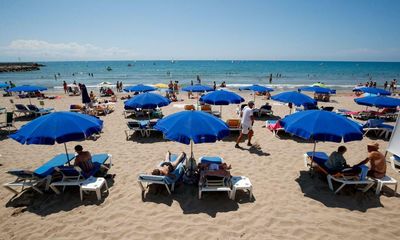 UK travel industry forecasts summer boom amid surge in holiday bookings