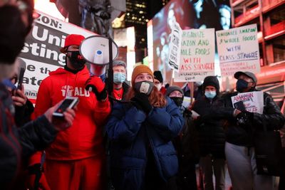 Amazon workers face historic union elections in New York City and Alabama