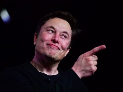 Elon Musk appears to back anti-vaccine mandate truckers in Canada