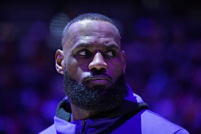 LeBron James (knee) ruled out vs. Sixers