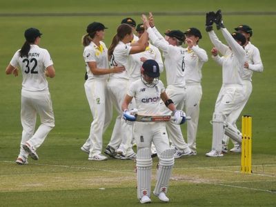 Rookies, Perry inflict England Ashes pain
