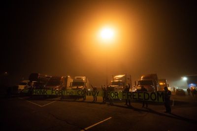 Trudeau blasts ‘fringe minority’ behind trucking convoy protesting covid passports at US border