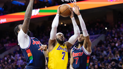 Multiple 76ers Fans Ejected for Taunting Lakers’ Carmelo Anthony