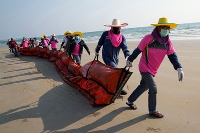 Thailand oil slick expected to hit coast, national park