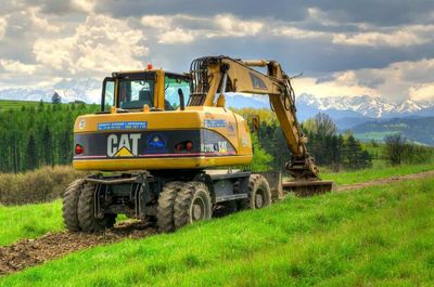 Caterpillar Slides Down As Margin Pressures Cloud Solid Q4 Earnings Beat