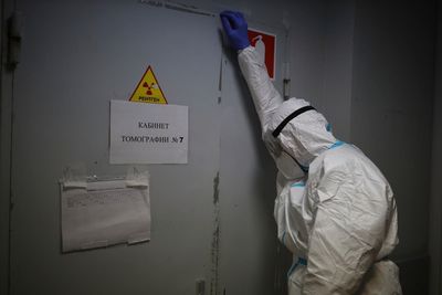 Russia nears 100,000 daily infections as omicron rages