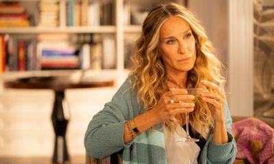 Carrie Bradshaw’s straight-then-wavy hairstyle is everywhere. Here’s why