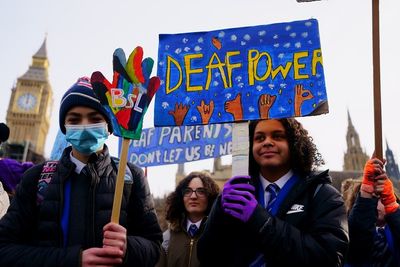 Legal status for British Sign Language a step closer after Commons backing