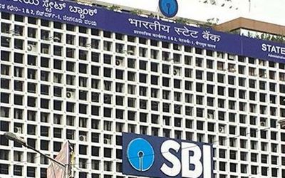Left parties protest against SBI’s recruitment guidelines