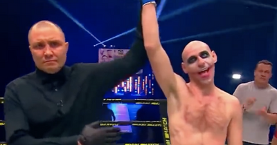 Bare-knuckle boxer wearing 'Joker' face paint KOs opponent in third round