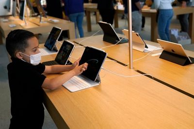 Apple finally adds ‘Universal Control’ feature to Mac and iPad software, months after it was announced