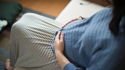Pregnant women 'anxious and isolated' as COVID-19 surge puts pressure on maternity services