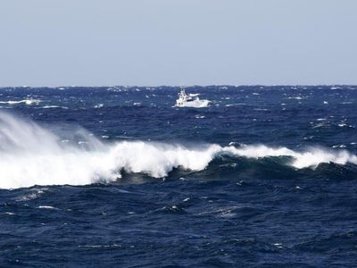 Man's body found after catamaran capsizes