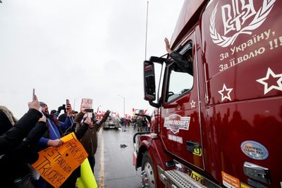 Canada truckers head for Ottawa to protest vaccine mandate