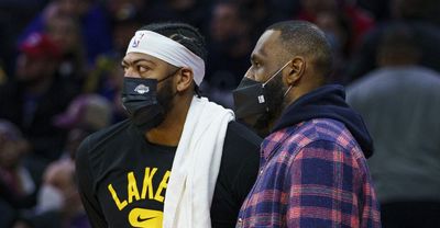 LeBron James (knee), Anthony Davis (wrist) both out vs. Hornets