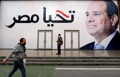 US halts Egypt military aid over rights after huge arms sale