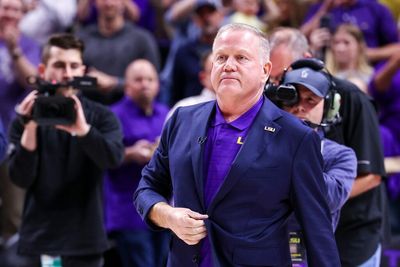 LSU HC Brian Kelly is dancing with recruits again