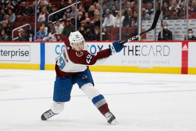 Avalanche star MacKinnon diagnosed with facial fracture