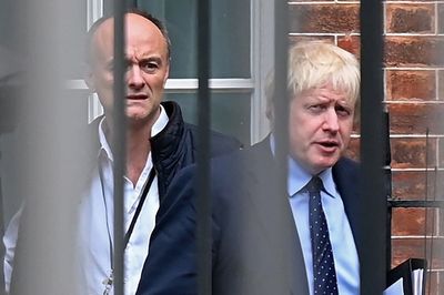 Boris Johnson news – live: Dominic Cummings says it is his ‘duty to get rid’ of PM amid Partygate ‘time bomb’