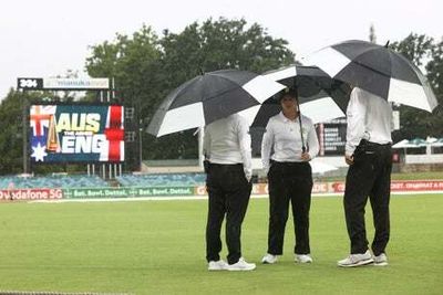 Rain restricts England’s progress as Heather Knight continues to lead Women’s Ashes Test fightback