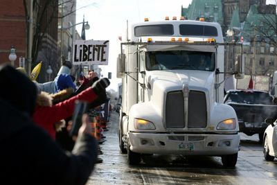 Truckers, others pour into Ottawa to protest vaccine requirements