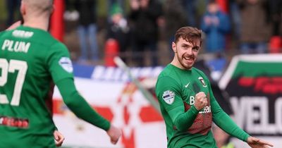 Glentoran striker Robbie McDaid outlines "humble and modest" approach to title race