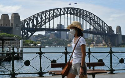 COVID-19 deaths remain at near record highs amid vaccination warning