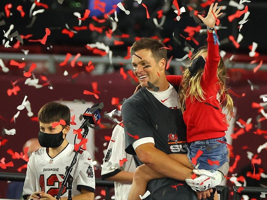 Tom Brady may seriously mull retirement: 'It pains (Gisele) to see me get  hit out there' 