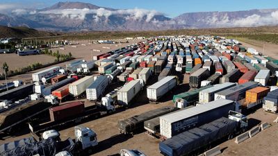 Argentine truckers stranded at Chilean border by slow COVID testing