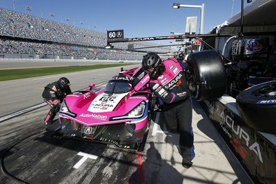 Daytona 24H: Castroneves leads at three-hour mark before puncture