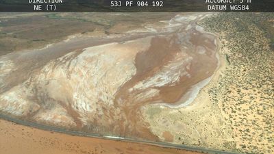 Australian Defence Force prepares to drop food supplies into Coober Pedy isolated by floodwaters