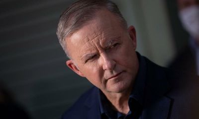 Anthony Albanese accuses Morrison government of leaving business behind during Omicron wave