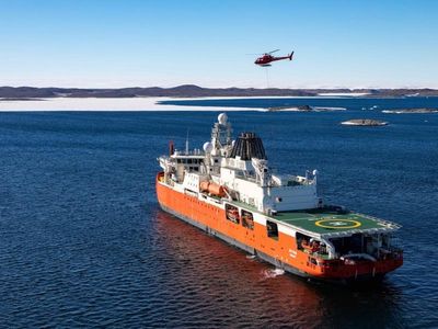 Icebreaker returns from Antarctica